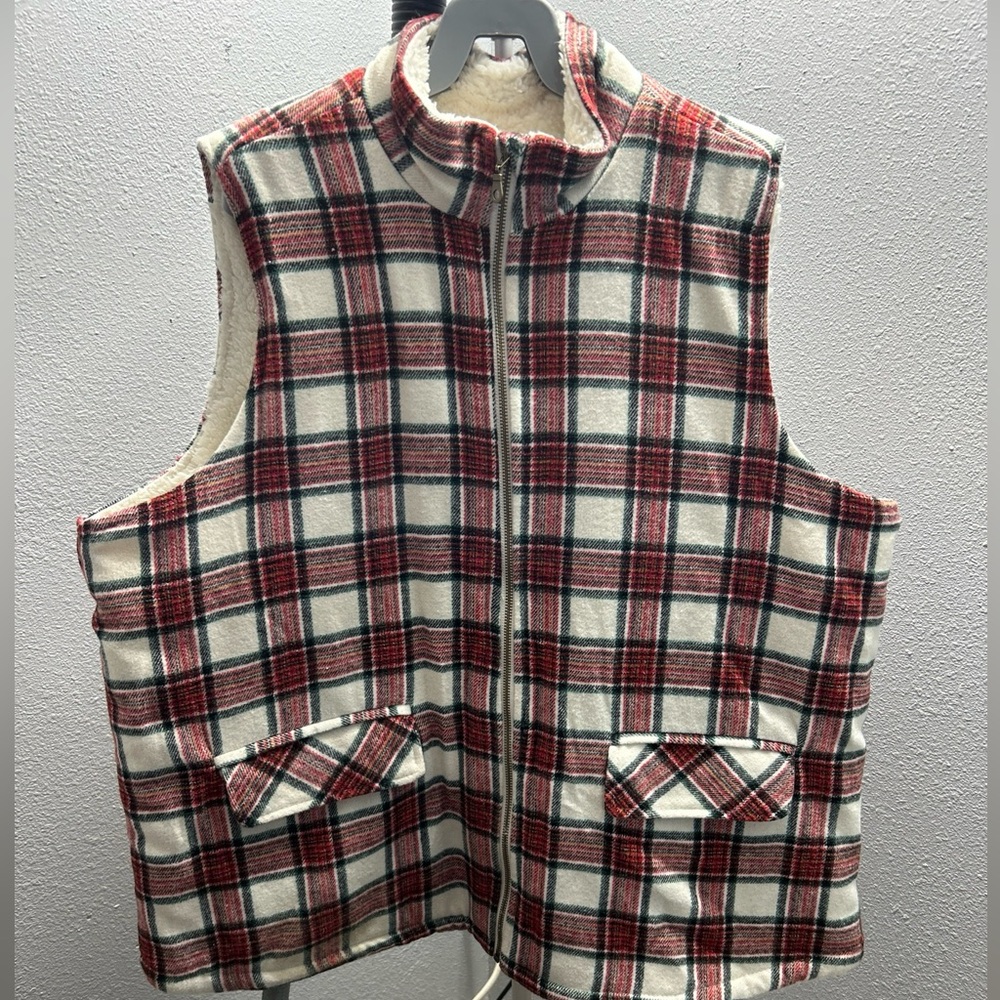 Plaid Maurice plus size 2xl vest, zipper closure, red, green, white and black.